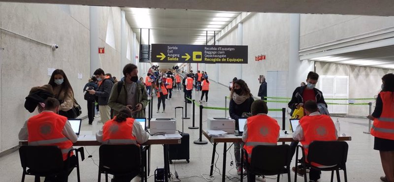 ep archivo   controles sanitarios en el aeropuerto de palma