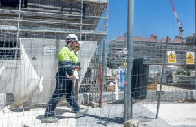 ep archivo   dos obreros trabajan en la construccion de una vivienda nueva a 29 de julio de 2025 en