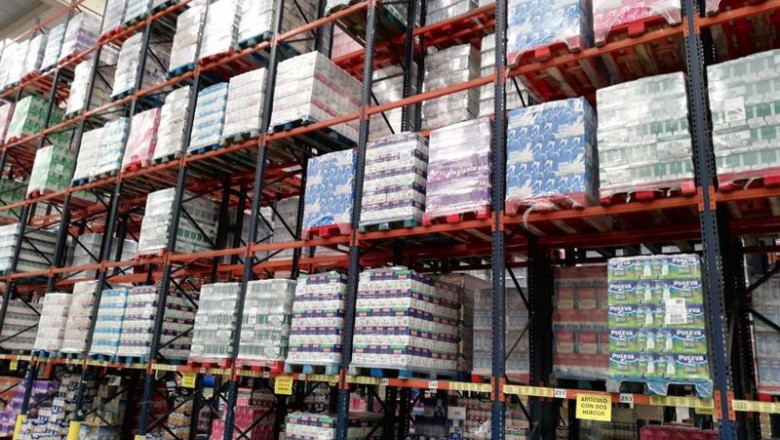 ep archivo pales de leche en un supermercado de madrid ep archivo pales de leche en un supermercado de madrid