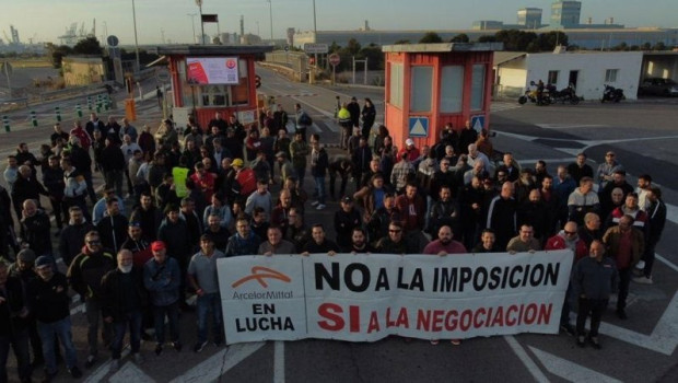ep archivo   personal de arcelormittal se manifiesta en la primera jornada de huelga convocada por