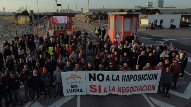 ep archivo   personal de arcelormittal se manifiesta en la primera jornada de huelga convocada por