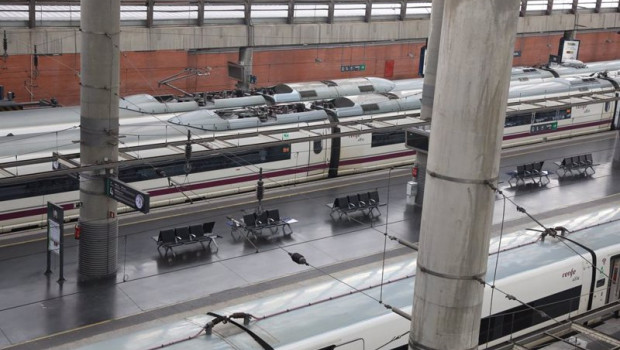 ep archivo   varios trenes estacionados en la estacion de atocha