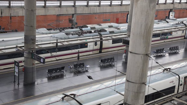 ep archivo varios trenes estacionados en la estacion de atocha ep archivo varios trenes estacionados en la estacion de atocha