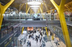 ep archivo viajeros en la terminal t4 del aeropuerto adolfo suarez madrid barajas en madrid espana ep archivo viajeros en la terminal t4 del aeropuerto adolfo suarez madrid barajas en madrid espana