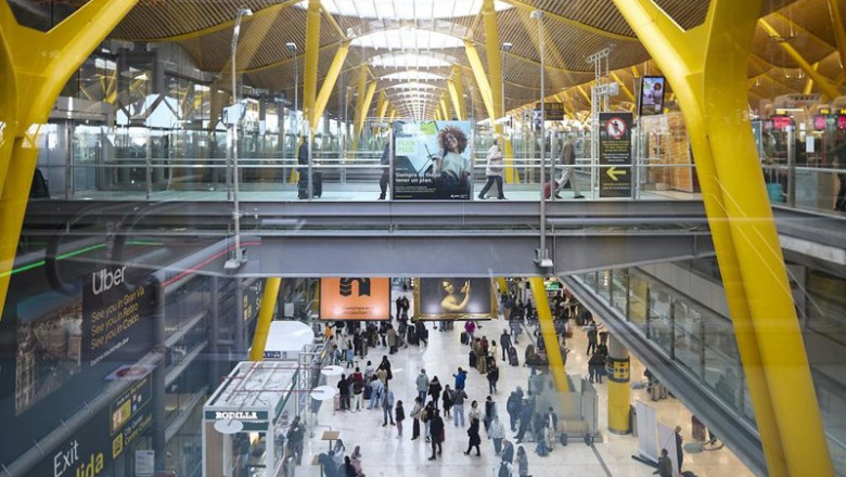 ep archivo   viajeros en la terminal t4 del aeropuerto adolfo suarez madrid barajas en madrid espana