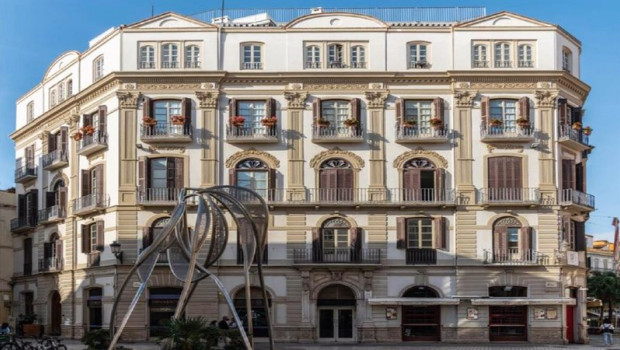 ep edificio situado en la plaza del siglo y adquirido para la construccion de 21 apartamentos de