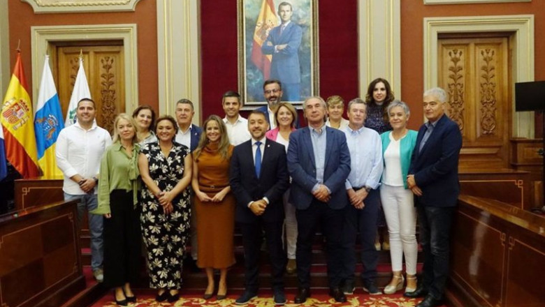 ep el alcalde de santa cruz de tenerife jose manuel bermudez c junto a los miembros de la comision ep el alcalde de santa cruz de tenerife jose manuel bermudez c junto a los miembros de la comision
