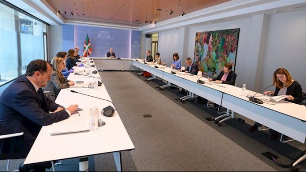 ep el candidato a lehendakari de ppcs carlos iturgaiz en la mesa de partidos convocada por inigo