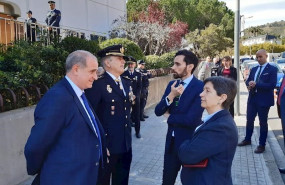 ep el comisario jefe de cataluna en el centro con el director de la policia el secretario de estado