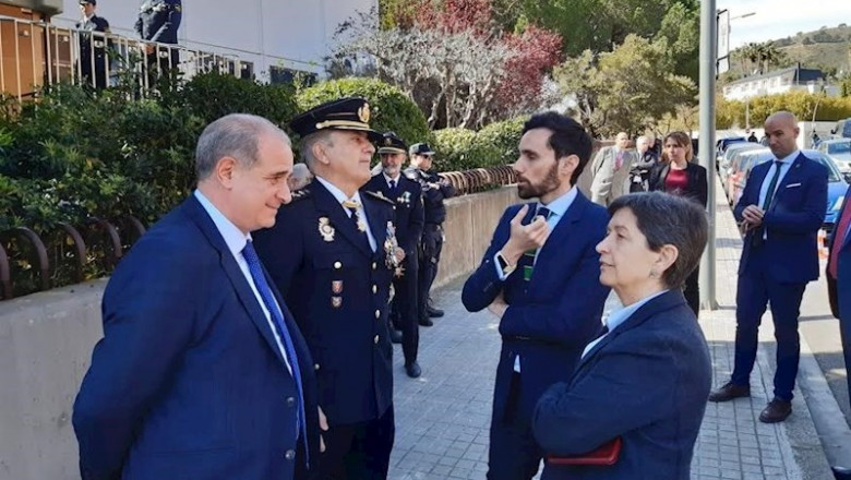 El comisario jefe de Cataluña, en el centro, con el director de la Policía, el secretario de Estado y la delegada del Gobierno, el día 10 de marzo en Barcelona | EUROPA PRESS ep el comisario jefe de cataluna en el centro con el director de la policia el secretario de estado