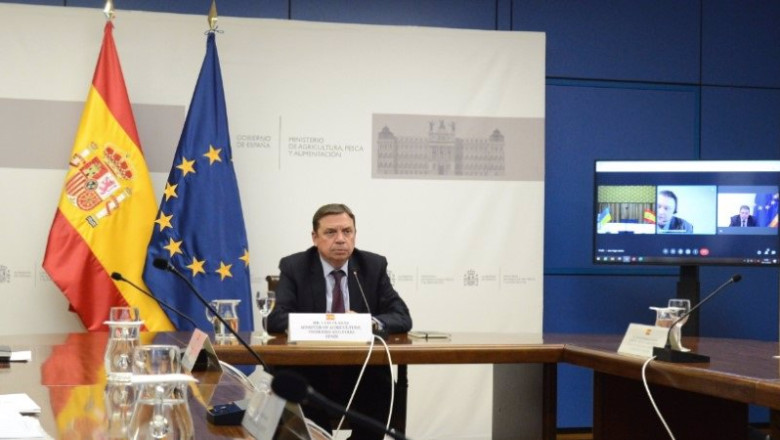 ep el ministro de agricultura pesca y alimentacion luis planes en una reunion con el ministro de