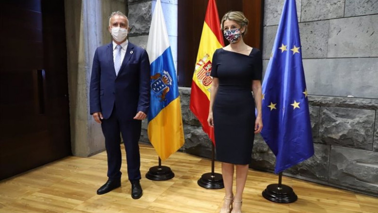 El presidente de Canarias, Ángel Víctor Torres, junto a la ministra de Trabajo, Yolanda Díaz | GOBIERNO DE CANARIAS ep el presidente de canarias angel victor torres junto a la ministra de trabajo yolanda diaz