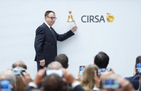 ep el presidente ejecutivo de cirsa joaquim agut realiza el toque de campana por la salida a bolsa a