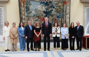 ep el rey felipe vi junto a la familia luksic galardonada con el x premio enrique v iglesias y nuria