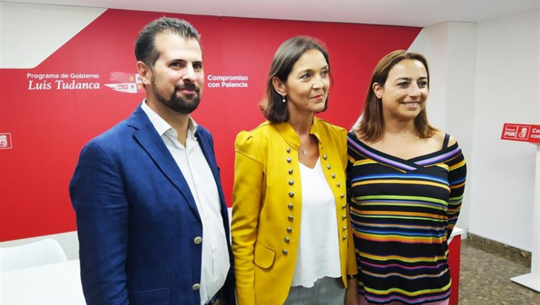 El secretario general del PSOE de Castilla y León, Luis Tudanca, junto a la ministra Reyes Maroto y la secretaria socialista en Palencia, Miriam Andrés. | EUROPA PRESS ep el secretario general del psoe de castilla y leon luis tudanca junto a la ministra reyes maroto y
