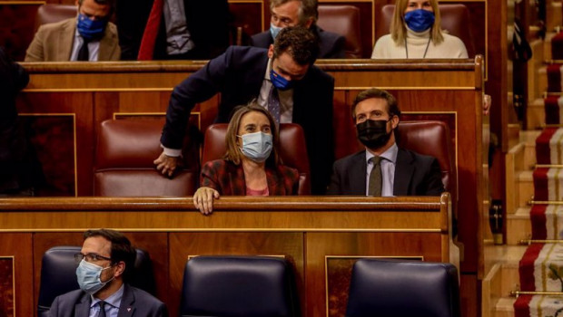ep fila centro el lider del pp pablo casado 1d y la portavoz del grupo popular en el congreso cuca