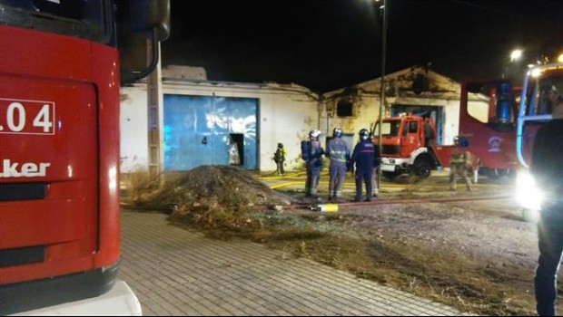 ep fuegodestruidoantiguas naves frigorificasvillanuevagallego