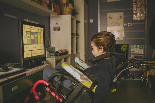 Fundación Solidaridad Carrefour acerca las nuevas tecnologías a niños con paráli | FUNDACIÓN SOLIDARIDAD CARREFOUR ep fundacion solidaridad carrefour acercanuevas tecnologiasninosparali