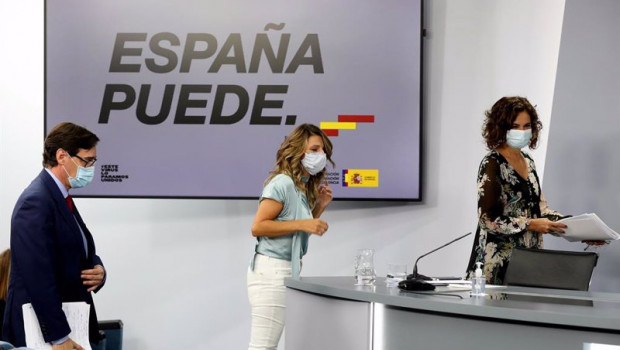 ep i-d el ministro de sanidad salvador illa la ministra de trabajo y economia social yolanda diaz y