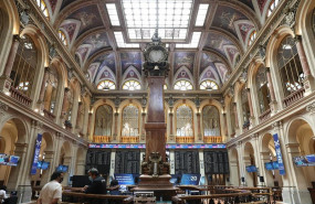ep interior del palacio de la bolsa de madrid espana ep interior del palacio de la bolsa de madrid espana