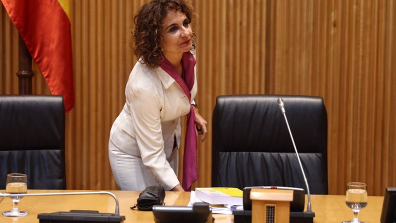 ep la ministra de hacienda maria jesus montero llega a la rueda de prensa para presentar el proyecto ep la ministra de hacienda maria jesus montero llega a la rueda de prensa para presentar el proyecto