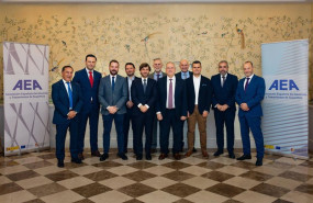 ep la patronal del aluminio se reune con el ministro de industria para abordar los desafios del