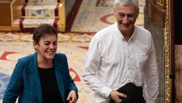ep la portavoz de eh bildu en el congreso mertxe aizpurua y el diputado de eh bildu oskar matute