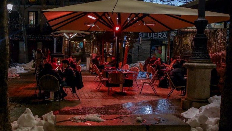ep la terraza de un restaurante el dia en el que se adelanta el cierre de hosteleria a las 2200h en ep la terraza de un restaurante el dia en el que se adelanta el cierre de hosteleria a las 2200h en