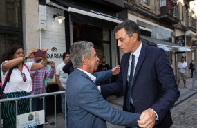 ep miguel angel revilla recibe a pedro sanchez antes de almorzar en un restaurante de santander