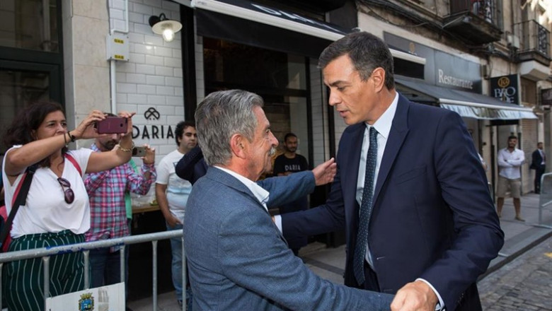 Miguel Ángel Revilla recibe a Pedro Sánchez antes de almorzar en un restaurante de Santander | GOBIERNO ep miguel angel revilla recibe a pedro sanchez antes de almorzar en un restaurante de santander