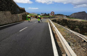 ep operarios de carreteras del cabildo de tenerife durante el paso de una borrasca
