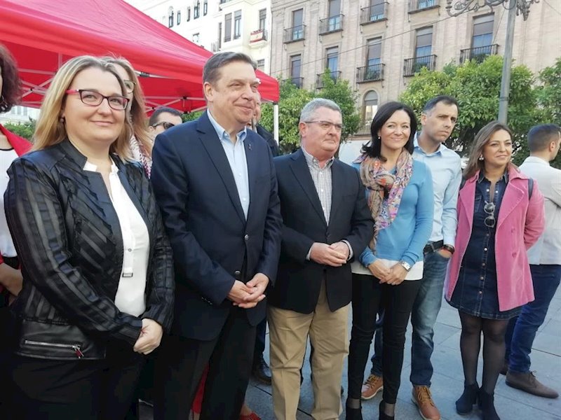 ep planas 2 izda entre teba y ruiz y otros cargos y candidatos del psoe de cordoba