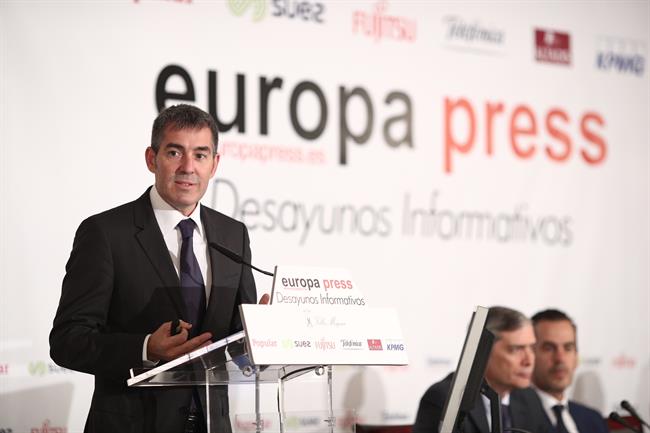 El presidente del Gobierno de Canarias, Fernando Clavijo | EUROPA PRESS ep presidentegobiernocanarias fernando clavijo 20171010134503