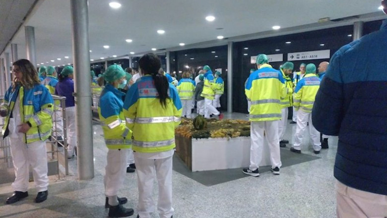 Profesionales sanitarios en el hospital provisional de Ifema en la jornada del domingo, donde se registraron críticas por falta de material y organización. | CEDIDA. ep profesionales sanitarios en el hospital provisional de ifema en la jornada del domingo donde se