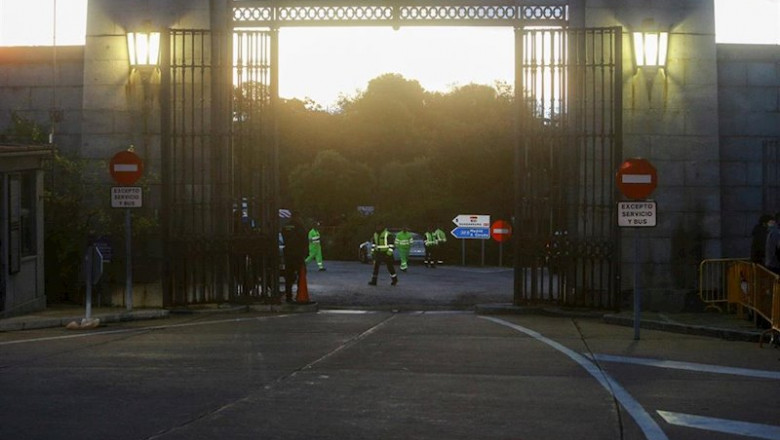 ep puerta de acceso a la basilica del valle de los caidos horas antes de la exhumacion del dictador