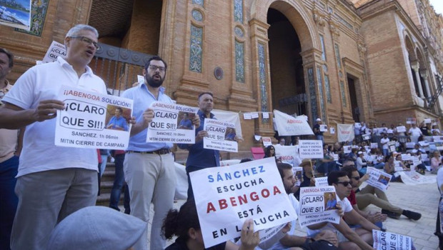 ep trabajadores de abengoa se concentran en la delegacion del gobierno en andalucia tras conocerse