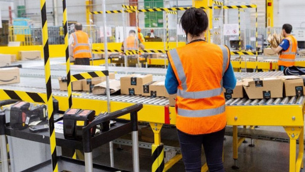 Amazon | AMAZON ep trabajadores del centro logistico de amazon en alcala de henares madrid