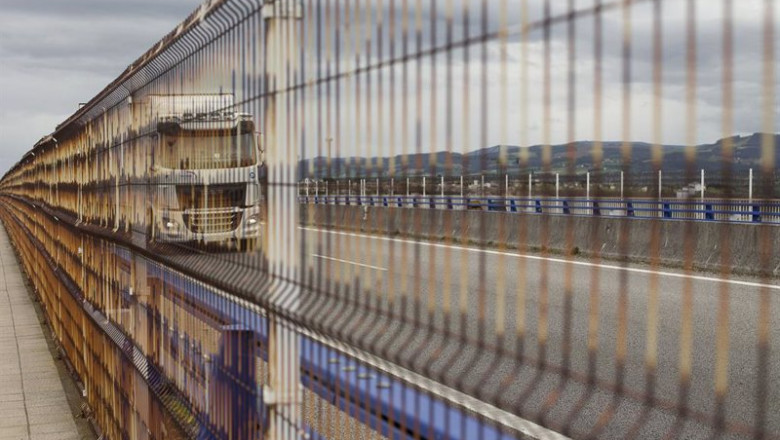 ep un camion circula por la autopista a8 en el puente de los santos que separa asturias de galicia ep un camion circula por la autopista a8 en el puente de los santos que separa asturias de galicia