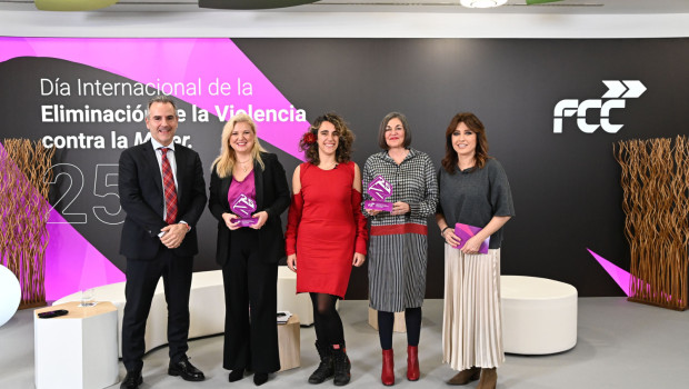 de izquierda a derecha igo sanz prez ceo de fcc servicios medio ambiente diana daz lvarez directora de las lneas de ayuda anar carmela del moral blasco responsable de polticas de infancia 