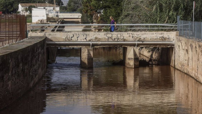 ep agua sucia en la desembocadura del rio turia a 5 de noviembre de 2024 en valencia comunidad ep agua sucia en la desembocadura del rio turia a 5 de noviembre de 2024 en valencia comunidad