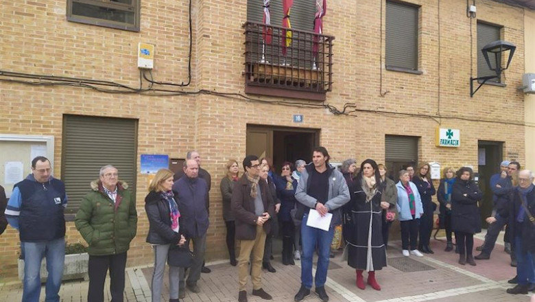 ep alrededor de 50 personas se han concentrado en la localidad palentina de husillos contra el