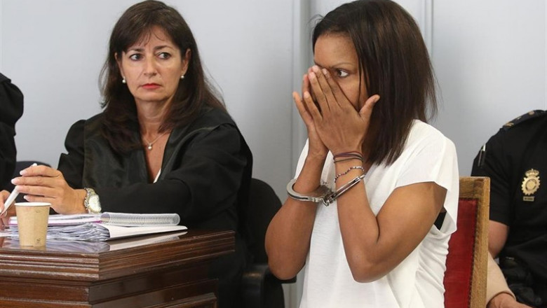 Ana Julia se echa a llorar en el arranque del juicio con jurado | RAFAEL GONZÁLEZ (EUROPA PRESS) ep ana julia se echa a llorar en el arranque del juicio con jurado