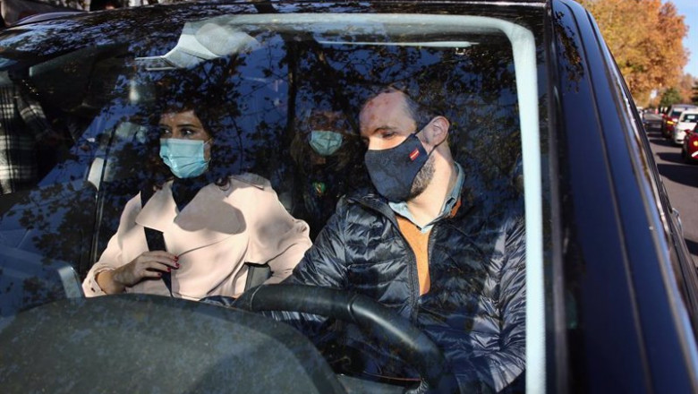 ep archivo el presidente del pp pablo casado conduce un coche acompanado de la presidenta de la ep archivo el presidente del pp pablo casado conduce un coche acompanado de la presidenta de la