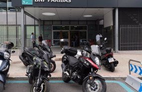 ep archivo   motos aparcadas frente a una de las oficinas de bnp paribas a 7 de junio de 2024 en
