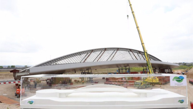 ep archivo   obras del puente que unira valdebebas y la t4 del aeropuerto adolfo suarez
