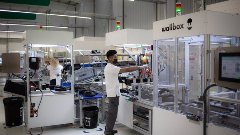 ep archivo un trabajador en la nueva planta de wallbox a 20 de abril de 2022 en barcelona ep archivo un trabajador en la nueva planta de wallbox a 20 de abril de 2022 en barcelona