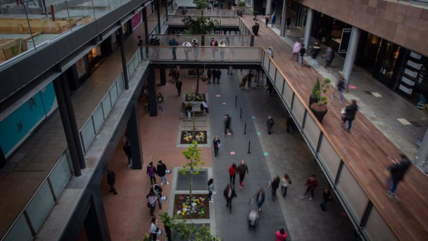 ep archivo   varias personas realizan compras en el centro comercial la maquinista en barcelona