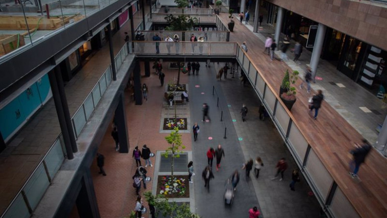 ep archivo varias personas realizan compras en el centro comercial la maquinista en barcelona ep archivo varias personas realizan compras en el centro comercial la maquinista en barcelona