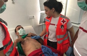 ep cruz roja atendiendounolos inmigrantes