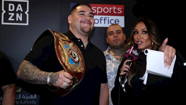 ep el boxeador andy ruiz a su llegada a riad para pelear con el britanico anthony joshua en la